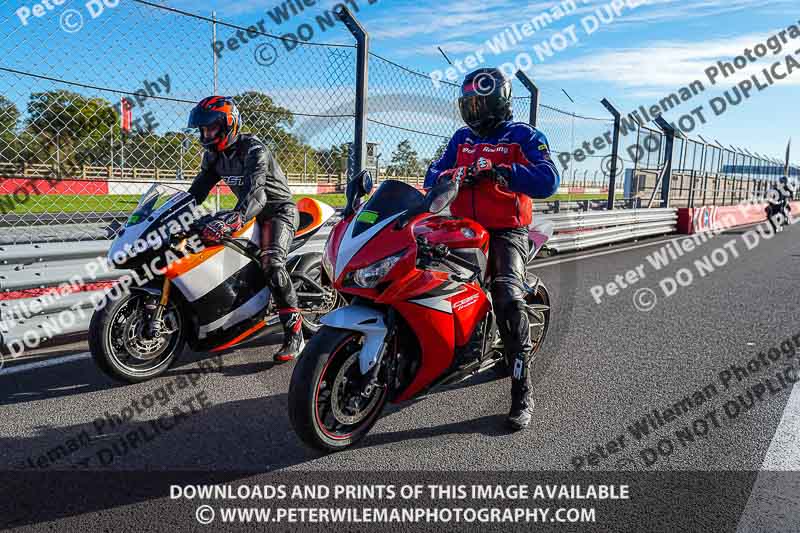 donington no limits trackday;donington park photographs;donington trackday photographs;no limits trackdays;peter wileman photography;trackday digital images;trackday photos